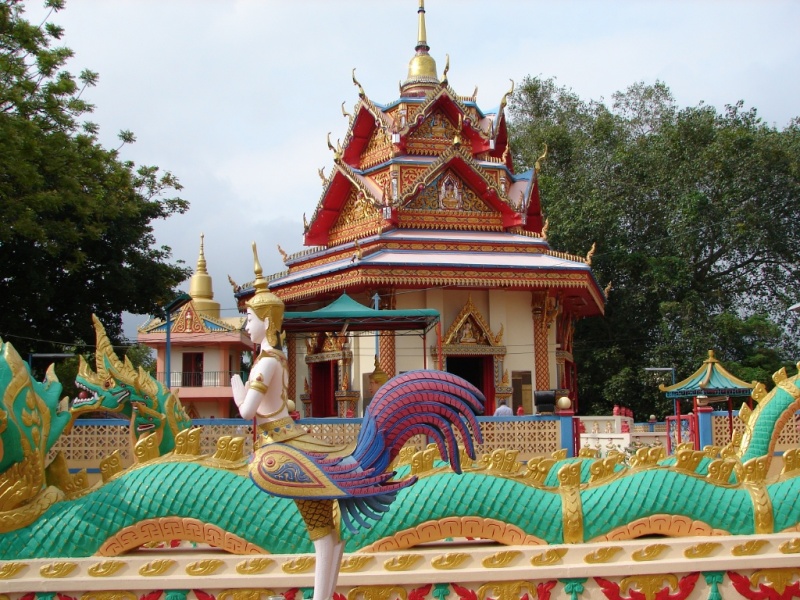 2008/03(March)/AroundTheWorld/1st 4 Stops/800x600_14 Penang more of Thai temple.jpg